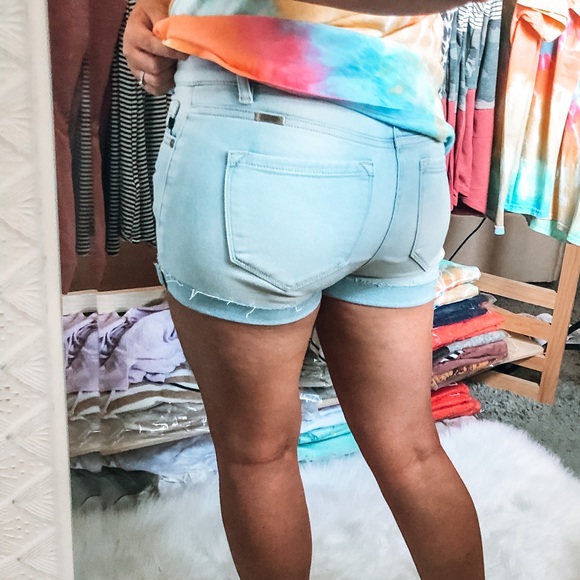 Lightwash Cuffed KanCan Shorts - Picture 4 of 4